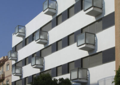 EDIFICIO PLURIFAMILIAR EN STA. MARÍA DEL ÁGUILA